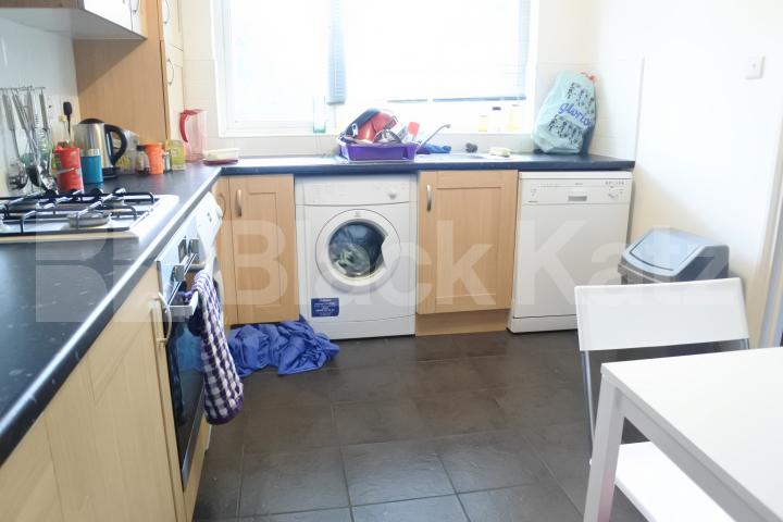 			Includes Gas , 3 Bedroom, 1 bath, 1 reception Flat			 High Road, East Finchley