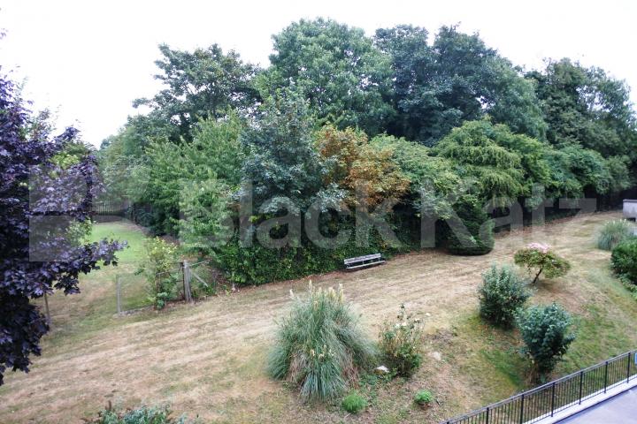 			Includes Gas , 3 Bedroom, 1 bath, 1 reception Flat			 High Road, East Finchley