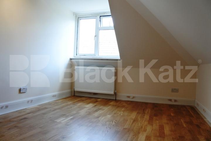 			3 Bedroom, 1 bath, 1 reception Flat			 Belmont Road, Turnpike Lane