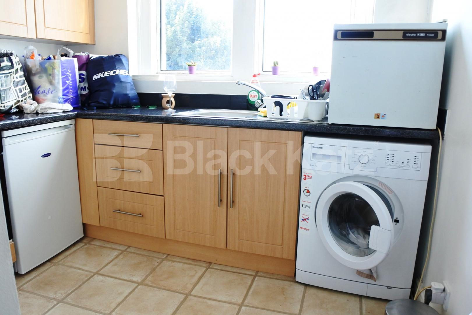 			1 Bedroom, 1 bath, 1 reception Flat			 Topsfield parade, Crouch End