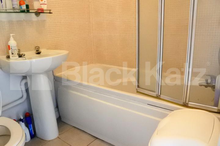 			1 Bedroom, 1 bath, 1 reception Flat			 Topsfield parade, Crouch End