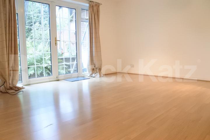 			Beautiful Two Bed Garden Property ! , 2 Bedroom, 1 bath, 1 reception Flat			 Stanhope  Road, Highgate