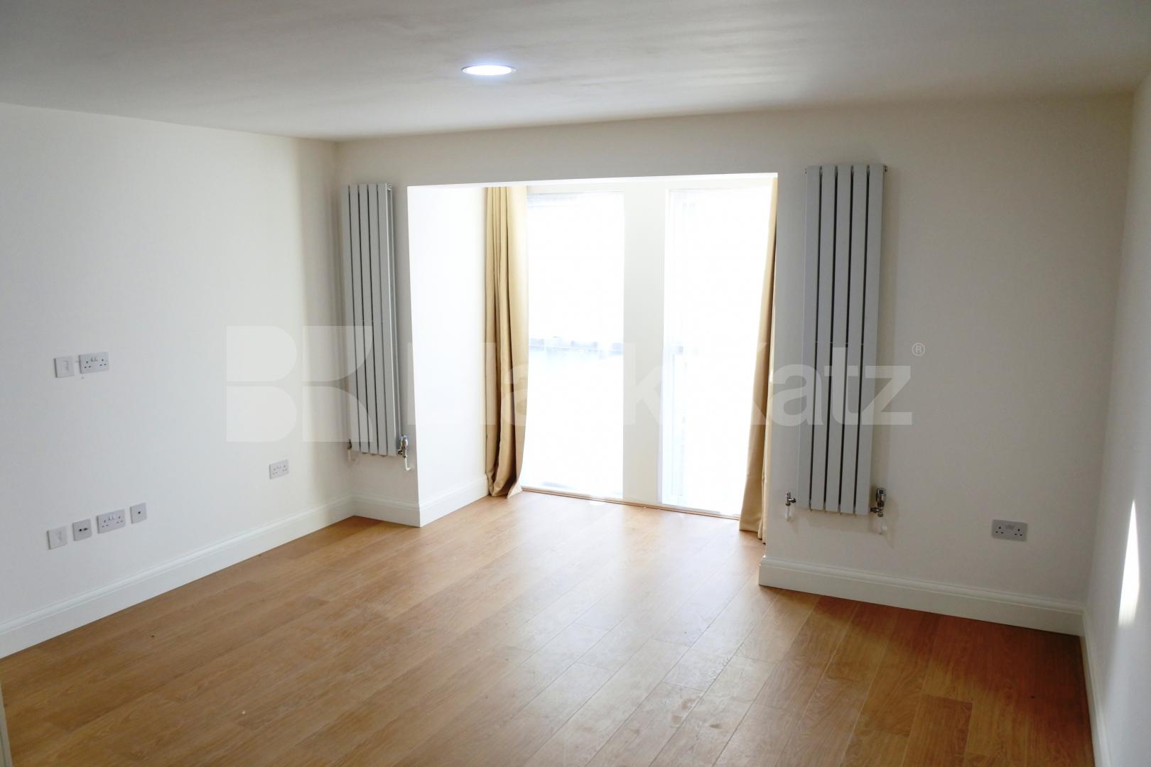 			FANSTASTIC NEW INSTRUCTION!, 2 Bedroom, 1 bath, 1 reception Apartment			 Alexandra Palace Way, Alexandra Palace