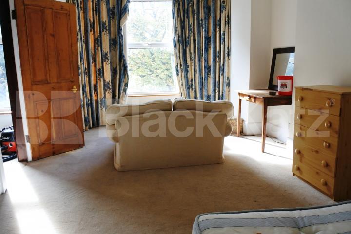 			NEW INSTRUCTION!, 3 Bedroom, 1 bath, 1 reception Flat			 Woodside Road, Wood Green