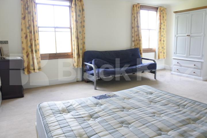 			NEW INSTRUCTION!, 3 Bedroom, 1 bath, 1 reception Flat			 Woodside Road, Wood Green