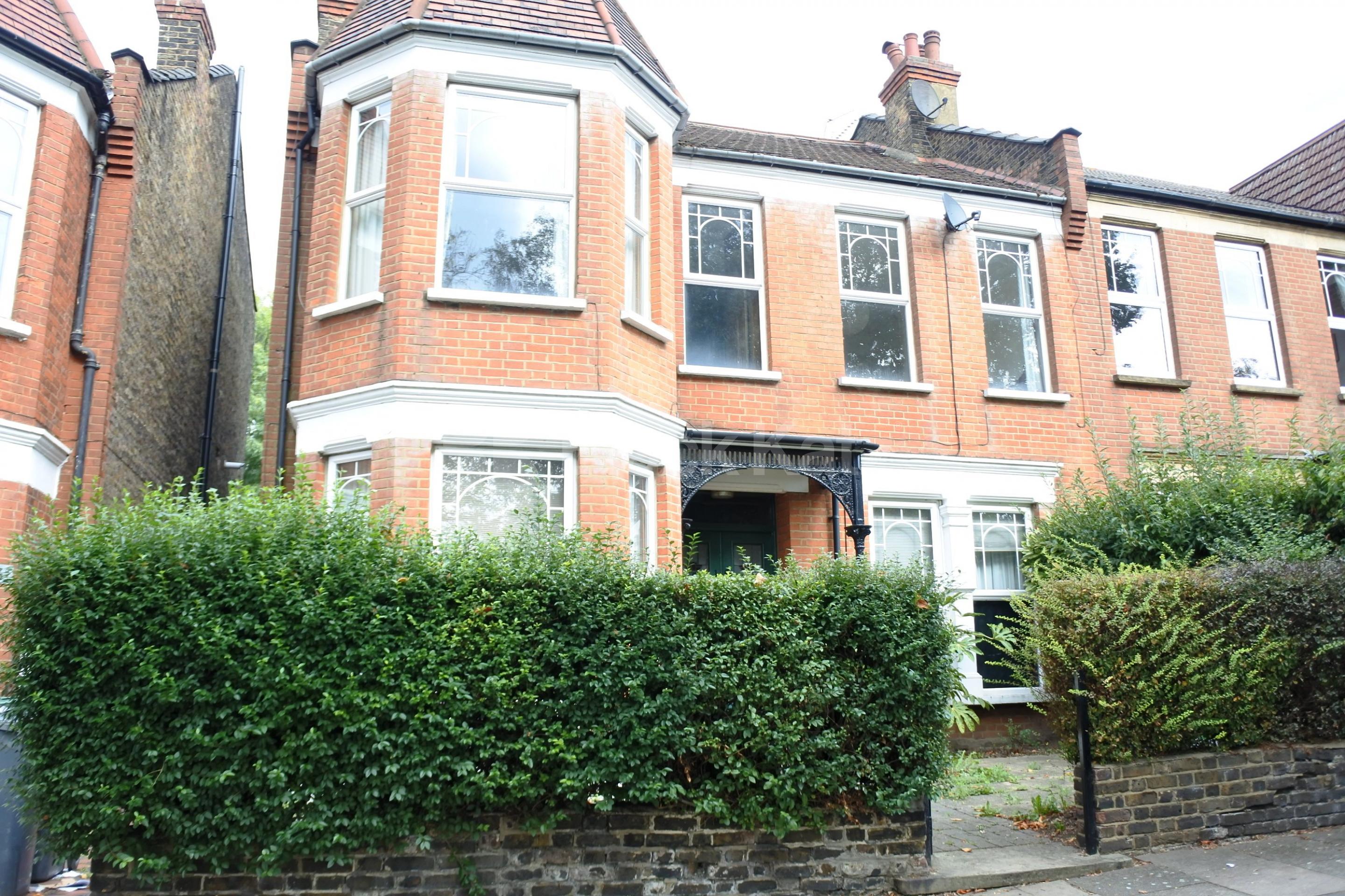 			NEW INSTRUCTION!, 3 Bedroom, 1 bath, 1 reception Flat			 Woodside Road, Wood Green N22
