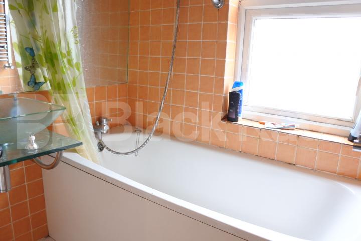 			Inclusive Of All Bills !, 2 Bedroom, 1 bath, 1 reception Flat			 Clarendon Road, Turnpike Lane