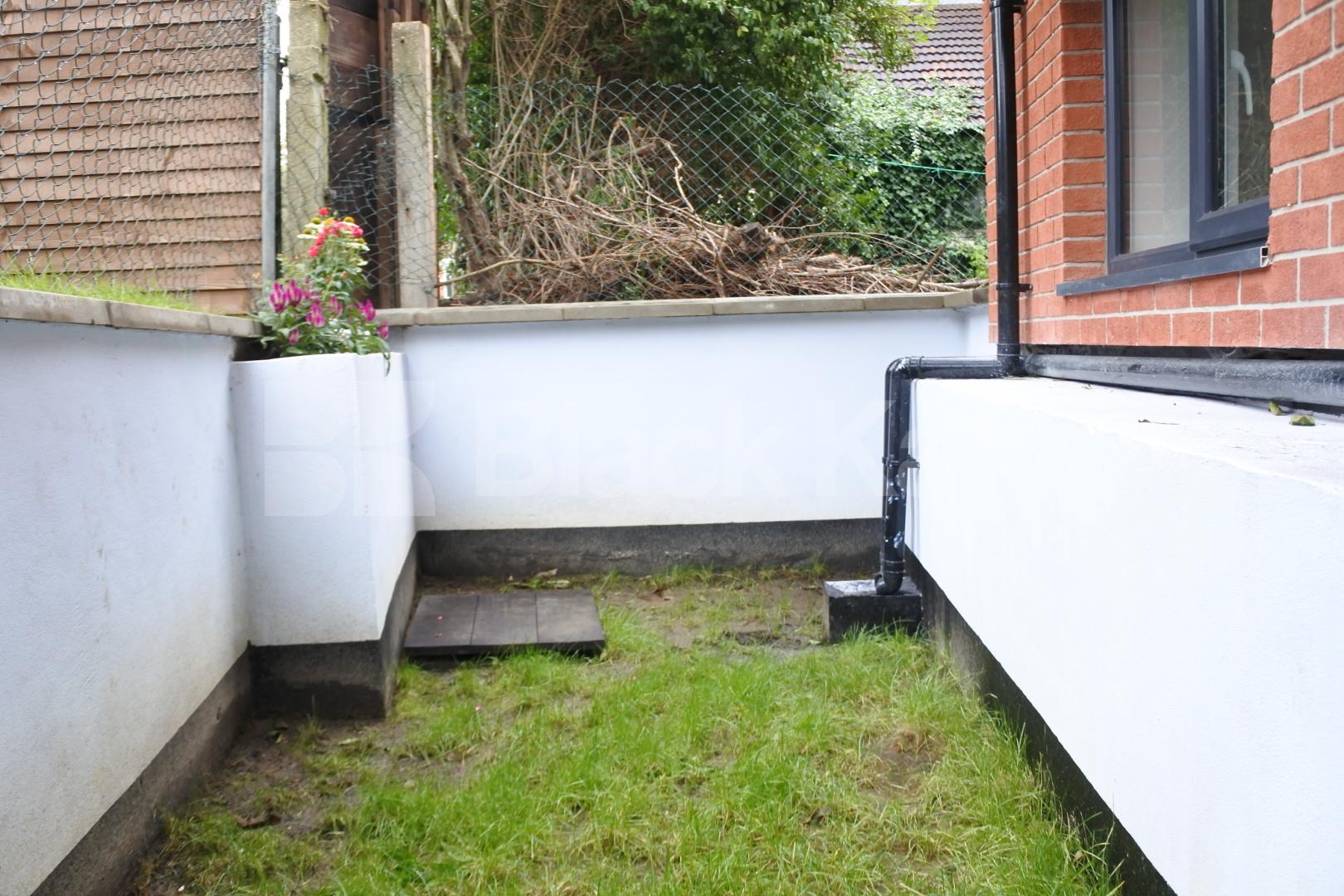 			FANSTASTIC NEW INSTRUCTION!, 3 Bedroom, 1 bath, 1 reception Flat			 Alexandra Palace Way, Alexandra Palace