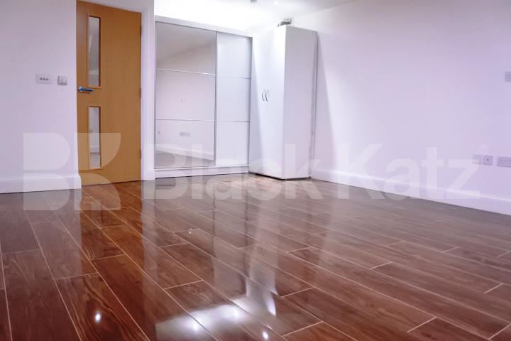 			FANSTASTIC NEW INSTRUCTION!, 3 Bedroom, 1 bath, 1 reception Flat			 Alexandra Palace Way, Alexandra Palace