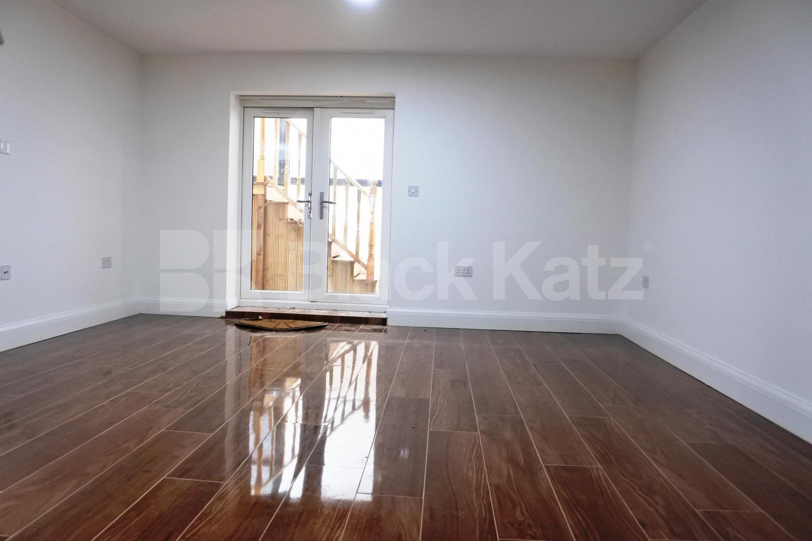 			FANSTASTIC NEW INSTRUCTION!, 3 Bedroom, 1 bath, 1 reception Flat			 Alexandra Palace Way, Alexandra Palace