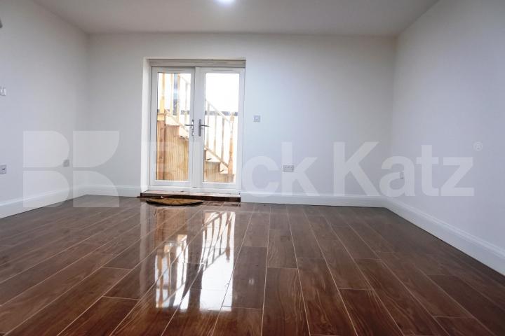 			FANSTASTIC NEW INSTRUCTION!, 3 Bedroom, 1 bath, 1 reception Flat			 Alexandra Palace Way, Alexandra Palace