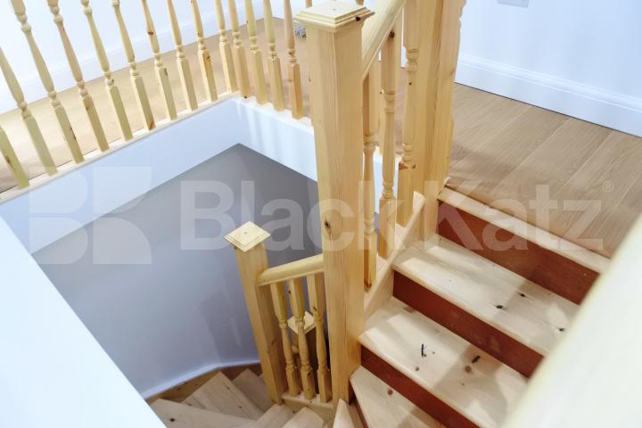 			FANSTASTIC NEW INSTRUCTION!, 3 Bedroom, 1 bath, 1 reception Flat			 Alexandra Palace Way, Alexandra Palace