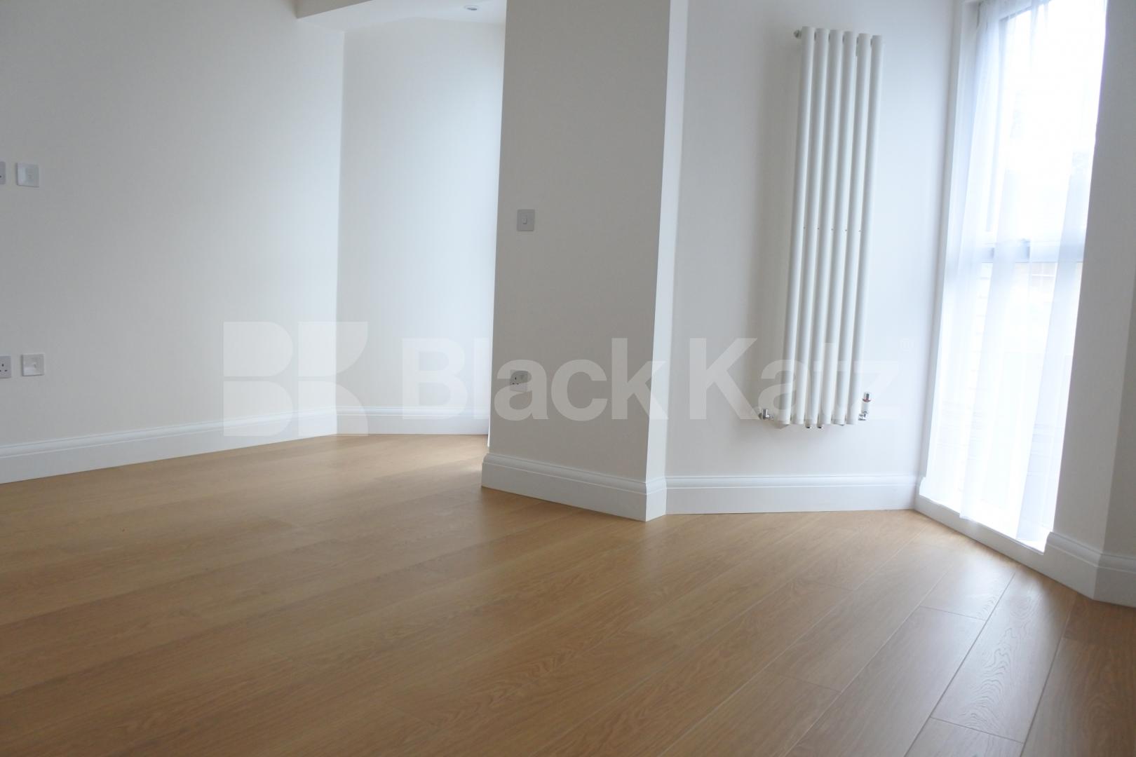 			FANSTASTIC NEW INSTRUCTION!, 3 Bedroom, 1 bath, 1 reception Flat			 Alexandra Palace Way, Alexandra Palace