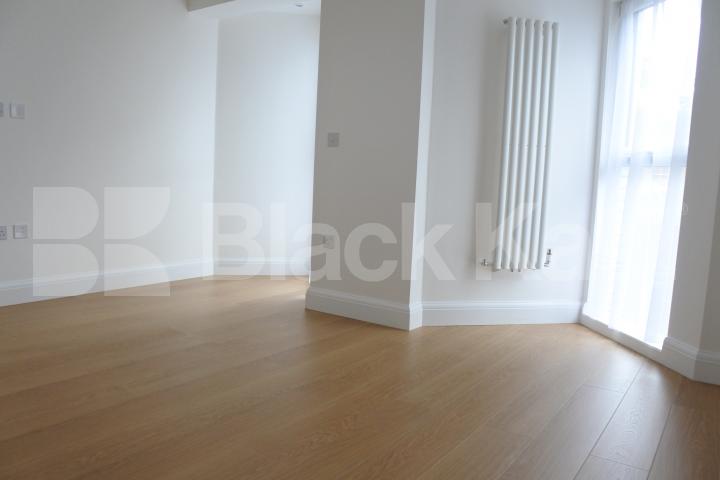 			FANSTASTIC NEW INSTRUCTION!, 3 Bedroom, 1 bath, 1 reception Flat			 Alexandra Palace Way, Alexandra Palace