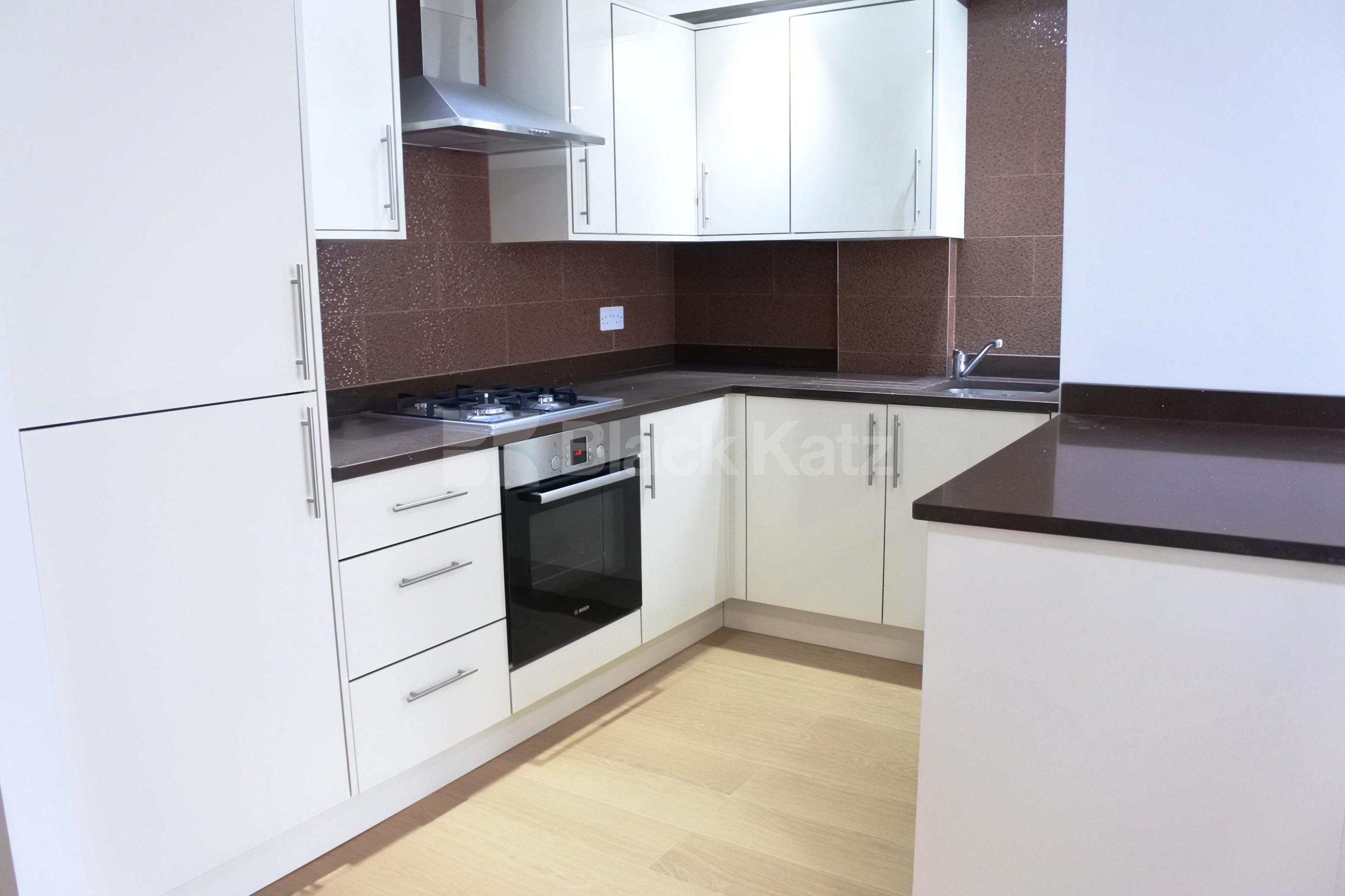 			FANSTASTIC NEW INSTRUCTION!, 3 Bedroom, 1 bath, 1 reception Flat			 Alexandra Palace Way, Alexandra Palace N8