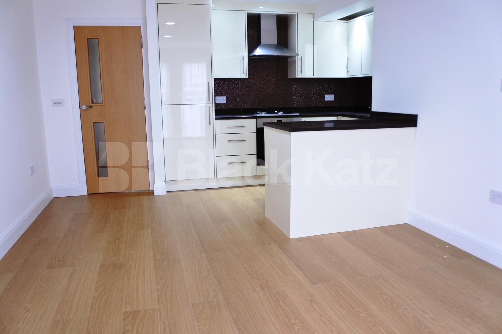 			FANSTASTIC NEW INSTRUCTION!, 3 Bedroom, 1 bath, 1 reception Flat			 Alexandra Palace Way, Alexandra Palace