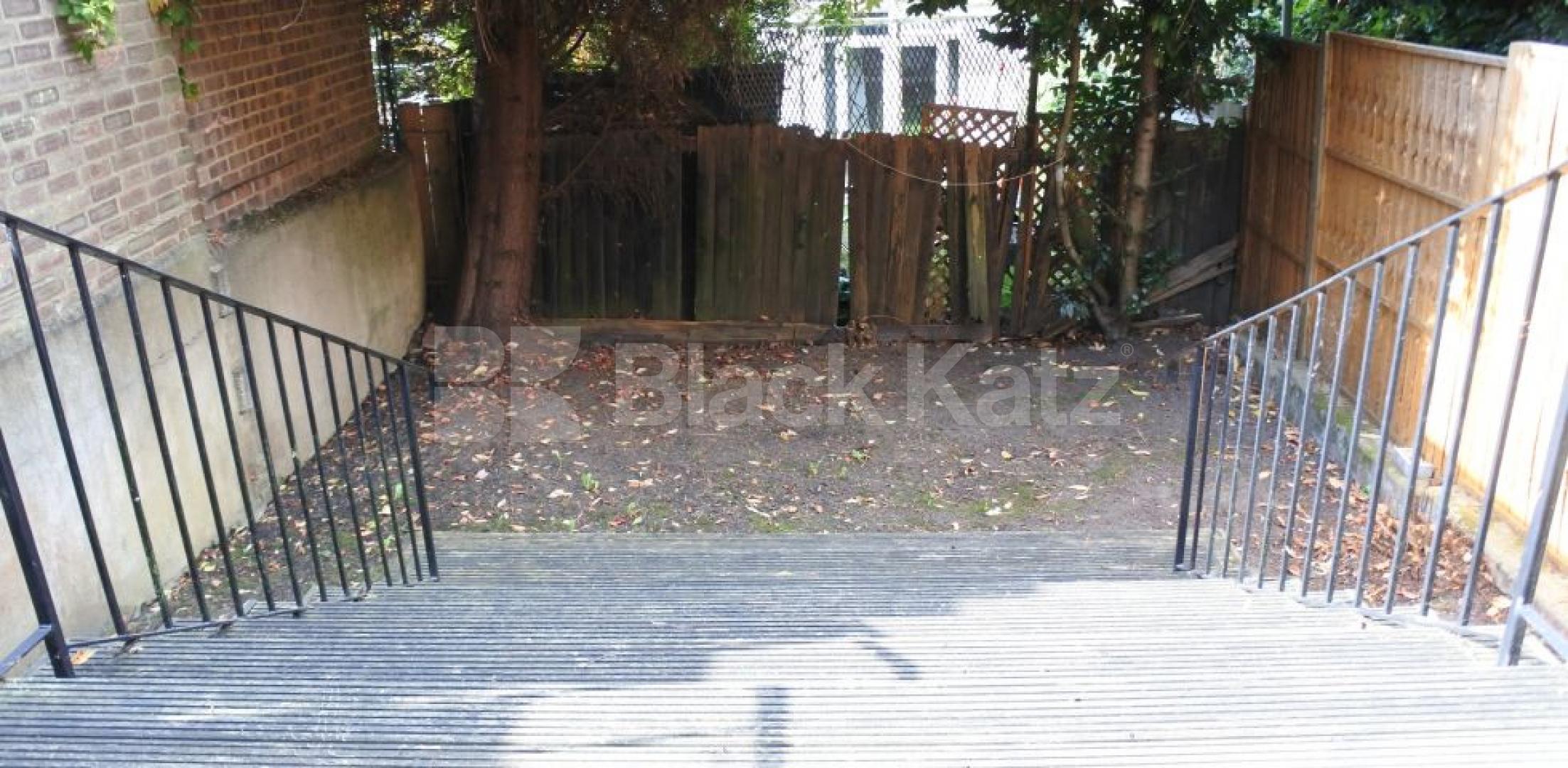 			5 Bedroom, 1 bath, 1 reception House			 Alexandra Road, MUSWELL HILL N10