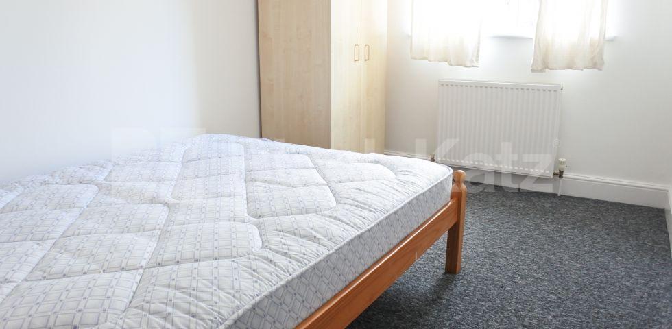 			5 Bedroom, 1 bath, 1 reception House			 Alexandra Road, MUSWELL HILL N10