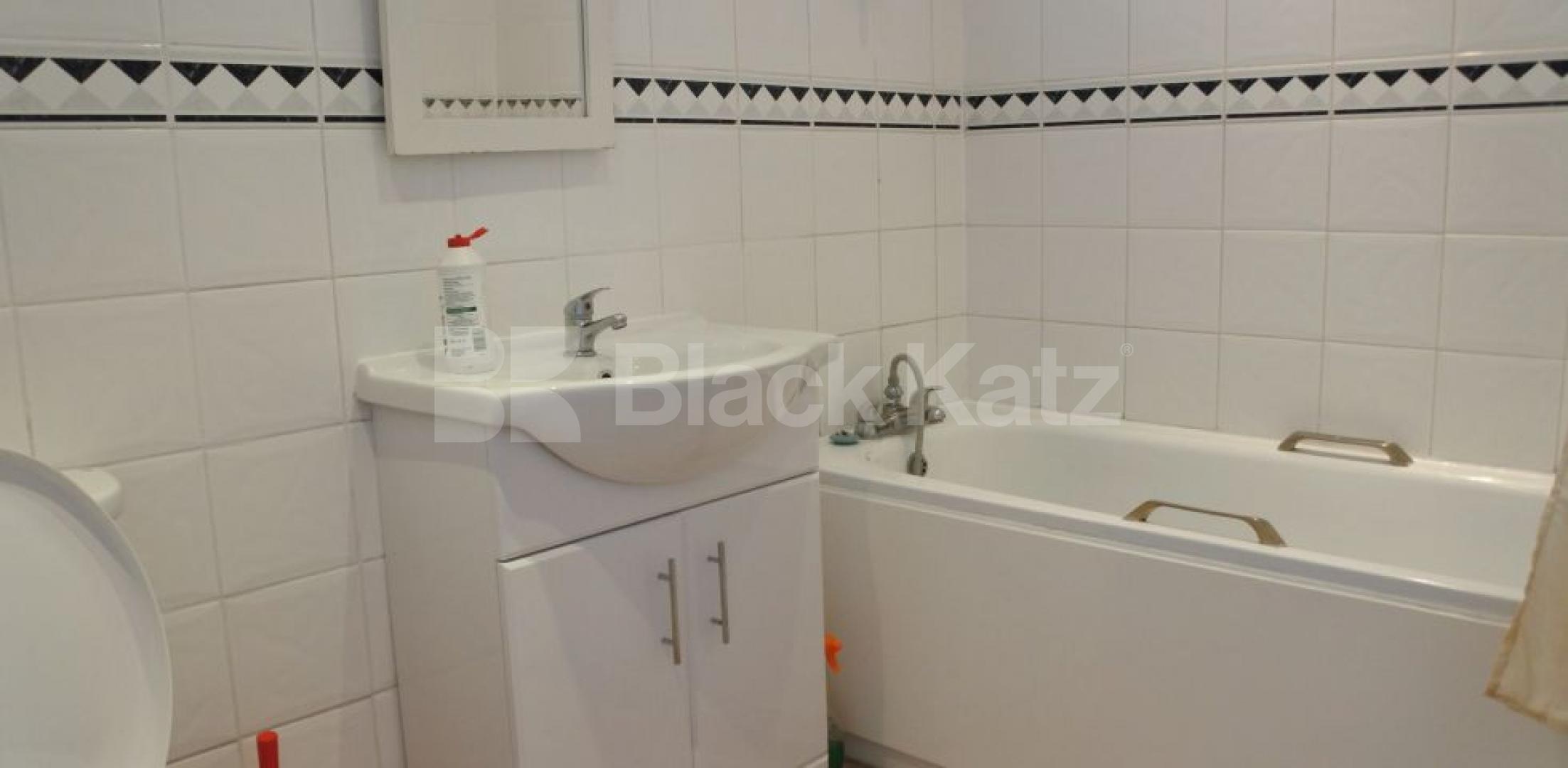 			5 Bedroom, 1 bath, 1 reception House			 Alexandra Road, MUSWELL HILL N10