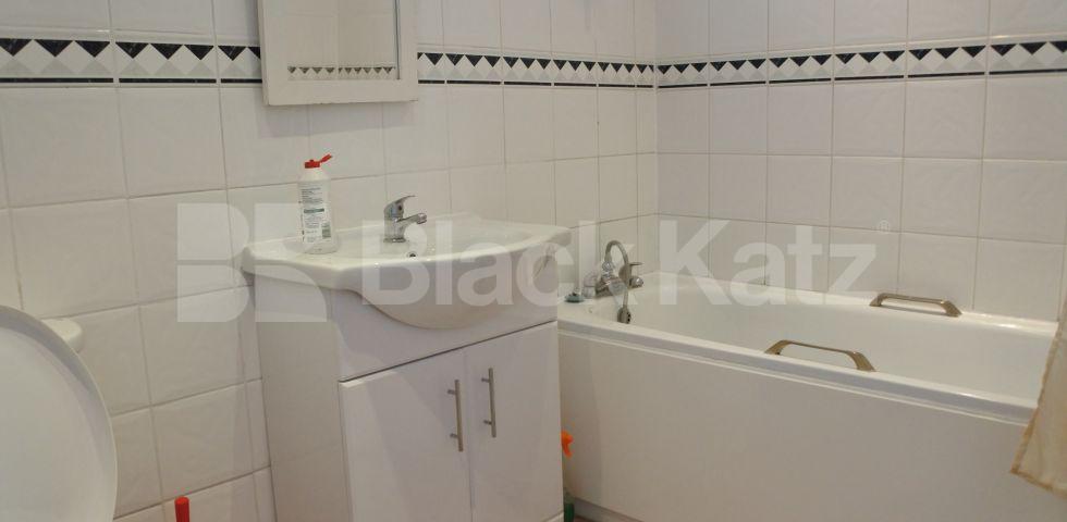 			5 Bedroom, 1 bath, 1 reception House			 Alexandra Road, MUSWELL HILL N10