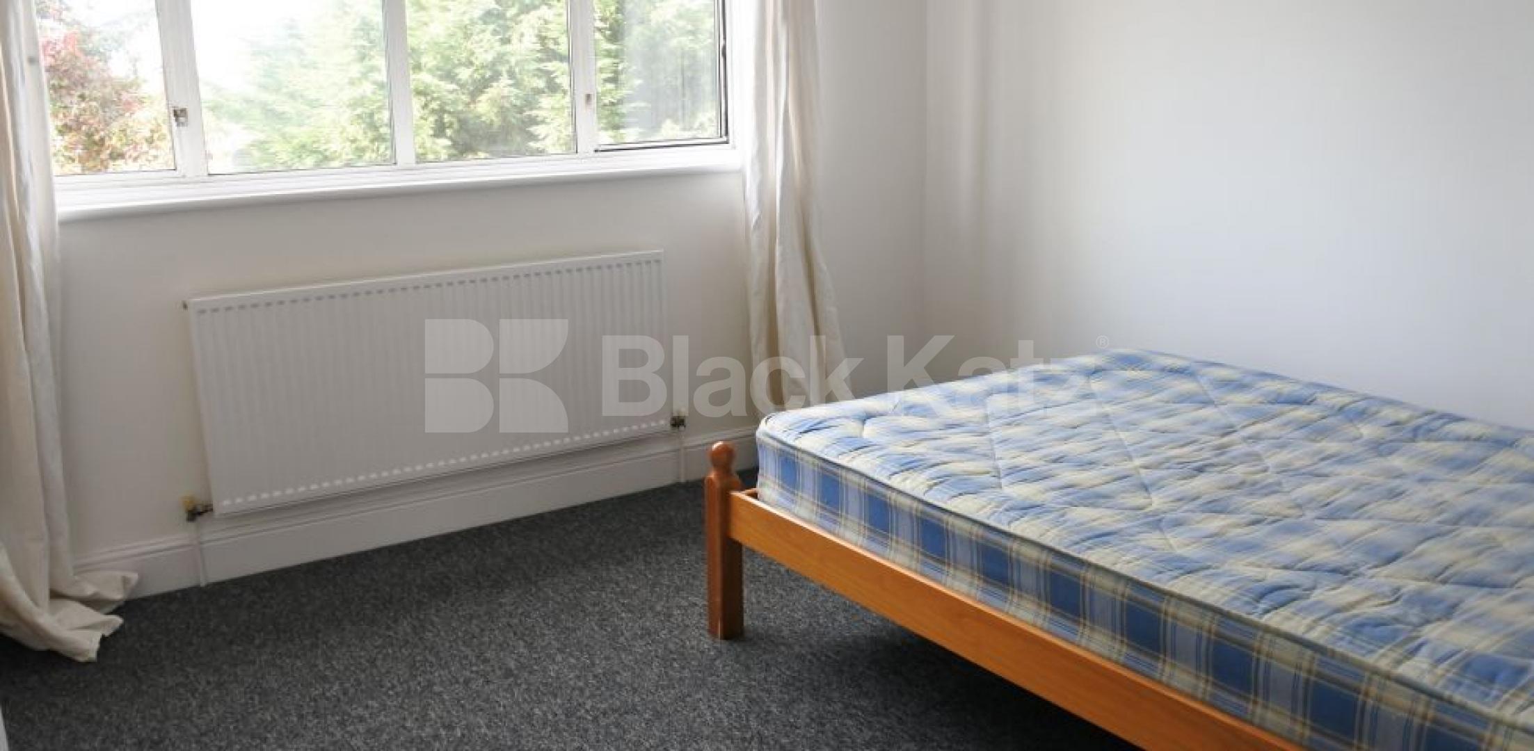 			5 Bedroom, 1 bath, 1 reception House			 Alexandra Road, MUSWELL HILL N10