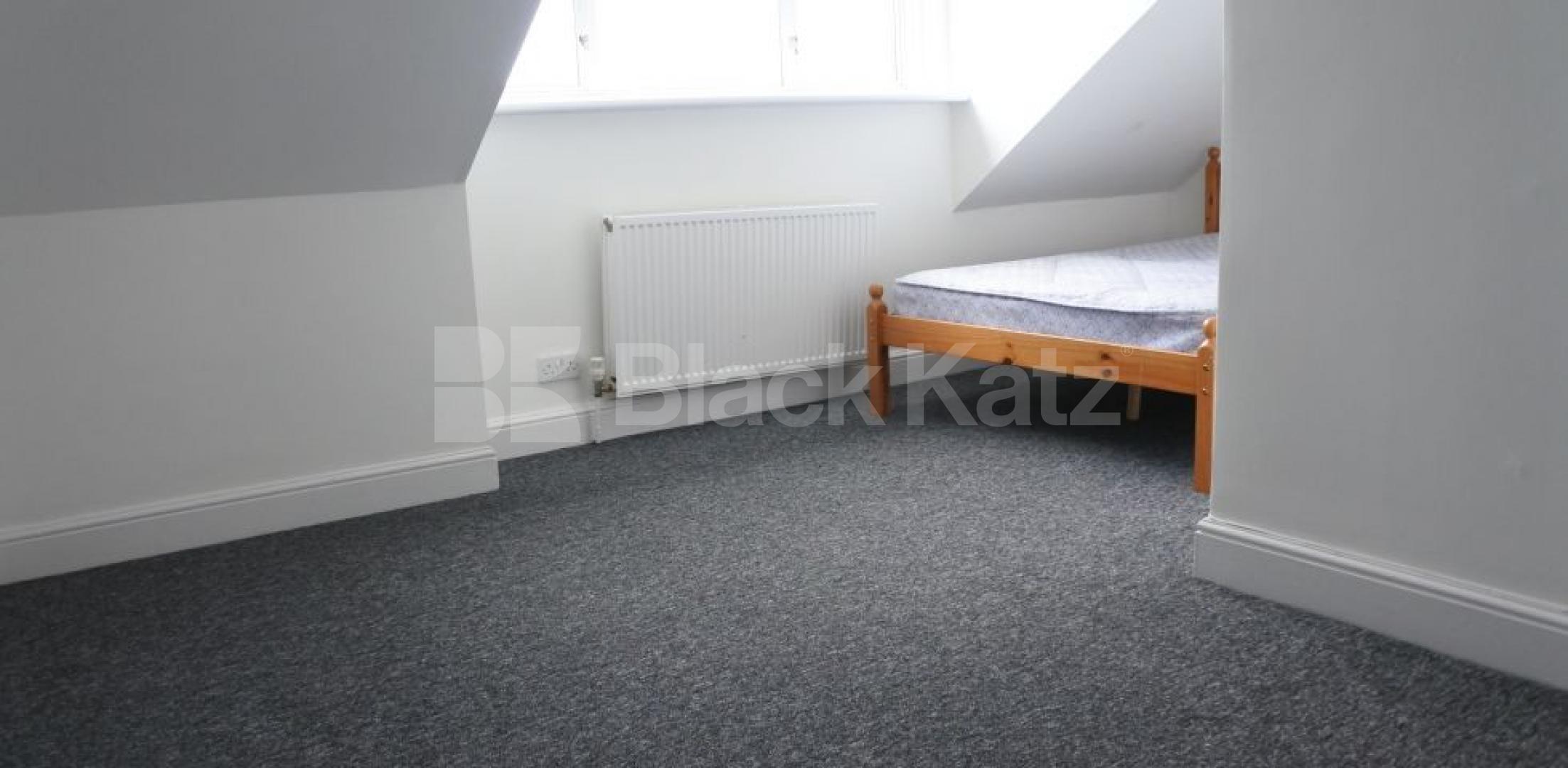 			5 Bedroom, 1 bath, 1 reception House			 Alexandra Road, MUSWELL HILL N10