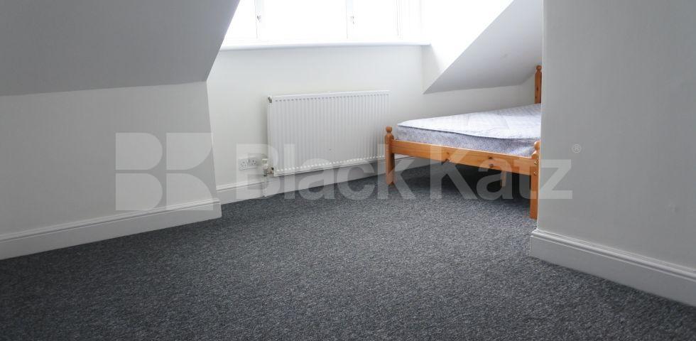 			5 Bedroom, 1 bath, 1 reception House			 Alexandra Road, MUSWELL HILL N10