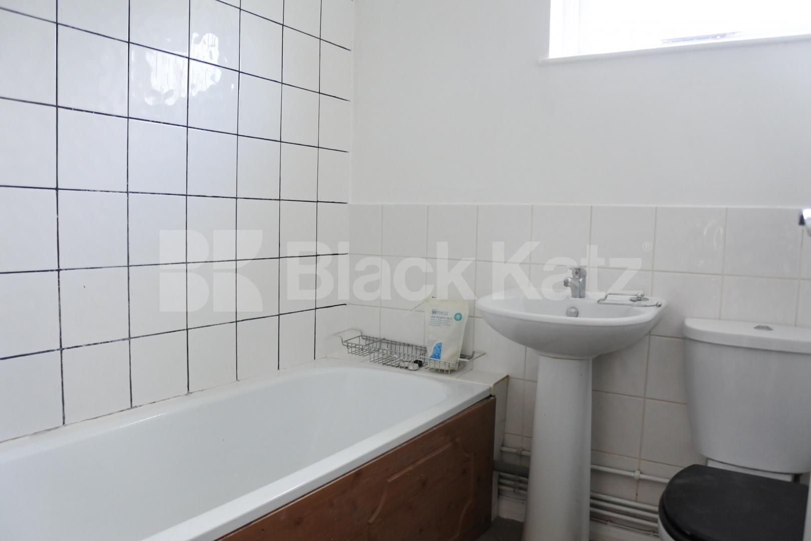 			3 Bedroom, 1 bath, 1 reception House			 Tarling Road, East Finchley