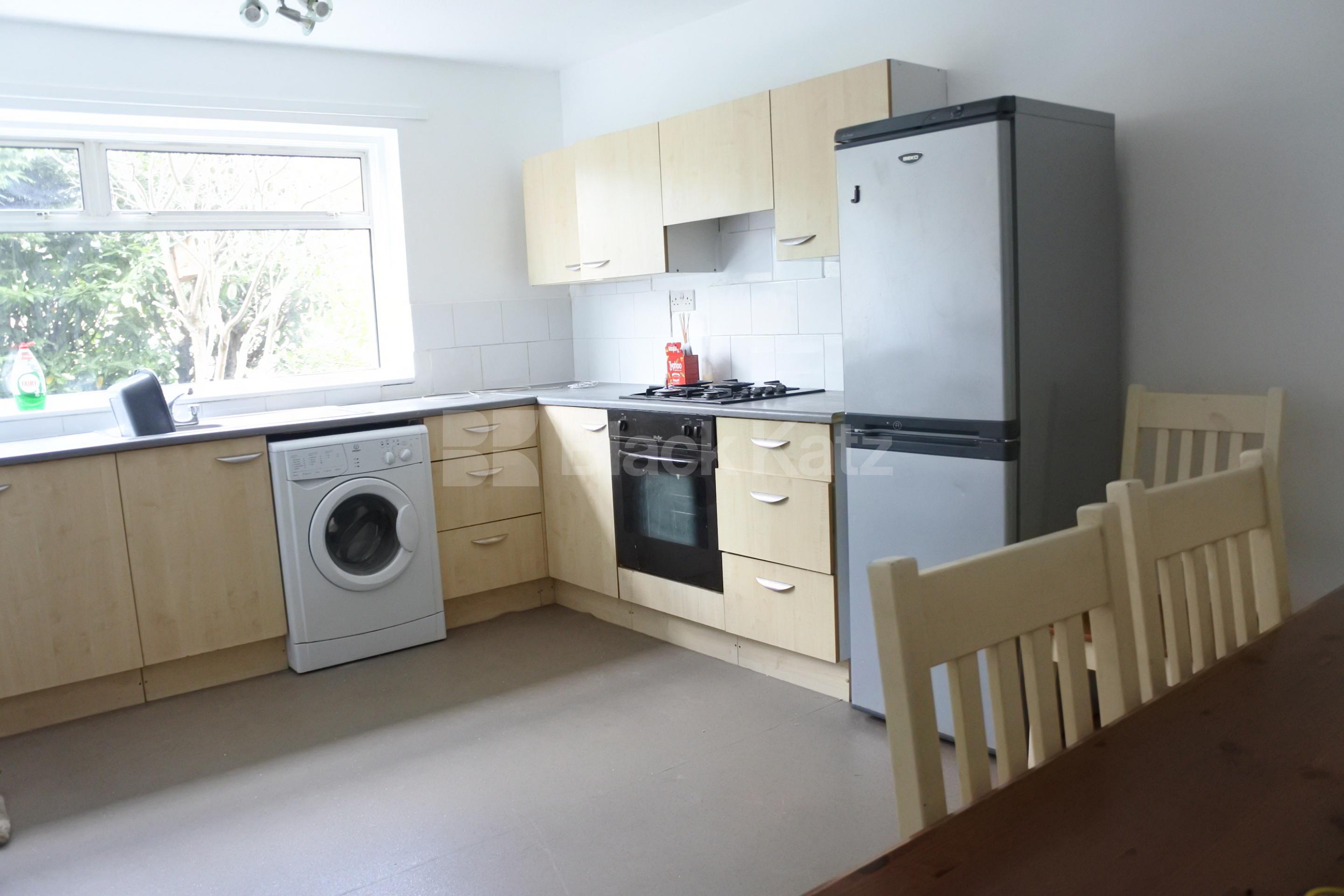			3 Bedroom, 1 bath, 1 reception House			 Tarling Road, East Finchley N2