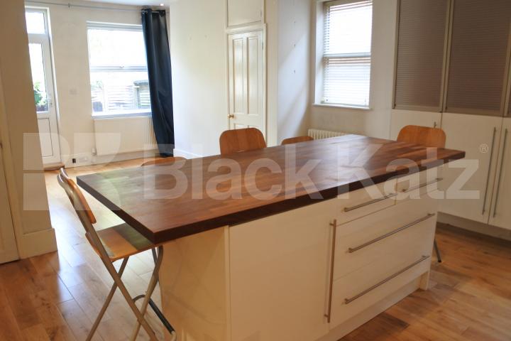 			Great Two Bed Property With Patio Garden !, 2 Bedroom, 1 bath, 1 reception Flat			 North View Road, Crouch End