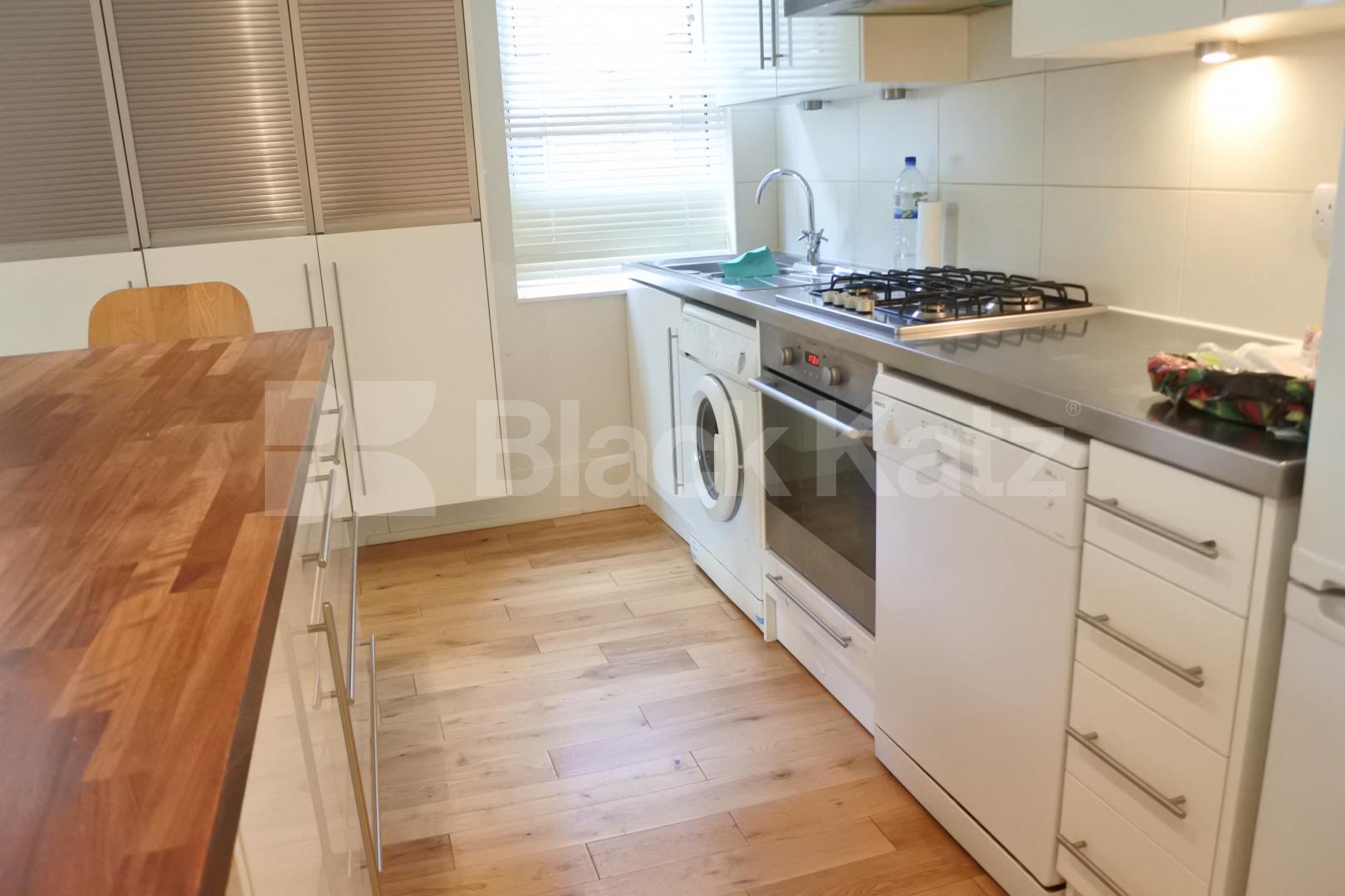 			Great Two Bed Property With Patio Garden !, 2 Bedroom, 1 bath, 1 reception Flat			 North View Road, Crouch End