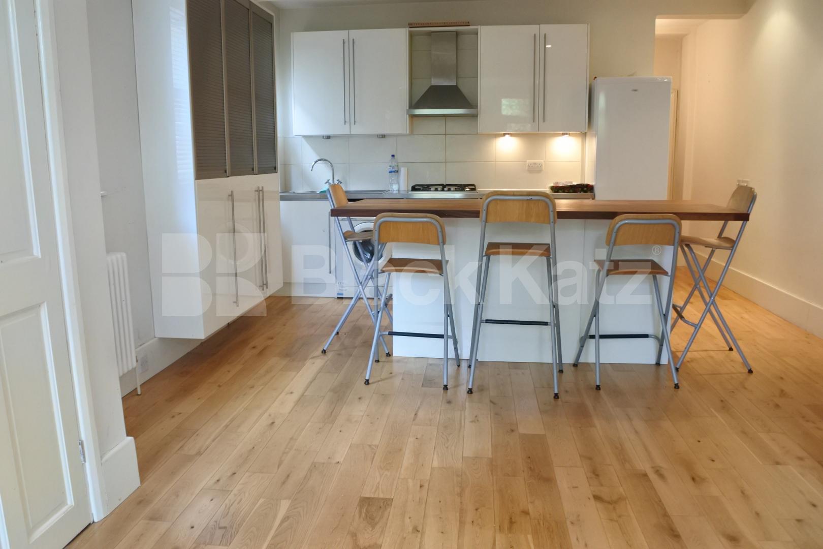 			Great Two Bed Property With Patio Garden !, 2 Bedroom, 1 bath, 1 reception Flat			 North View Road, Crouch End