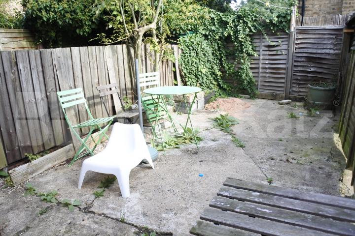			Great Two Bed Property With Patio Garden !, 2 Bedroom, 1 bath, 1 reception Flat			 North View Road, Crouch End