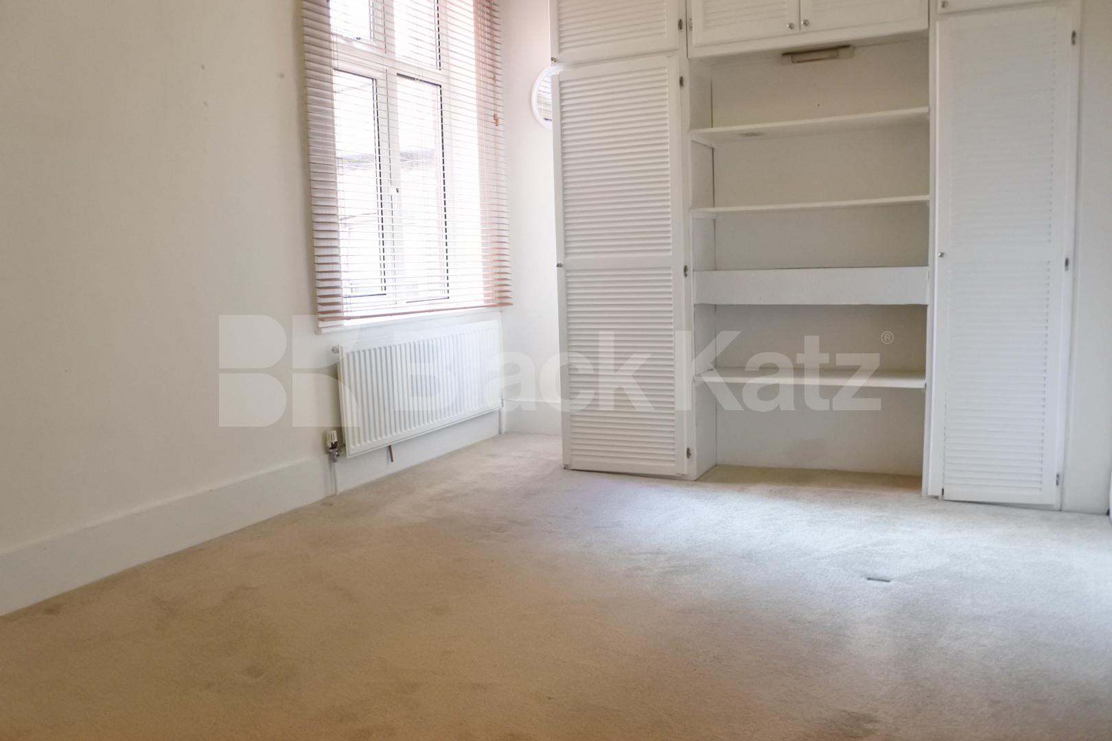 			Great Two Bed Property With Patio Garden !, 2 Bedroom, 1 bath, 1 reception Flat			 North View Road, Crouch End