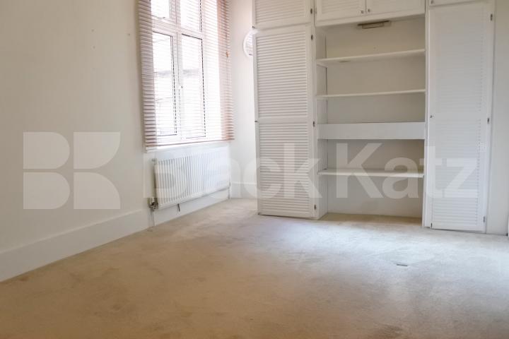 			Great Two Bed Property With Patio Garden !, 2 Bedroom, 1 bath, 1 reception Flat			 North View Road, Crouch End