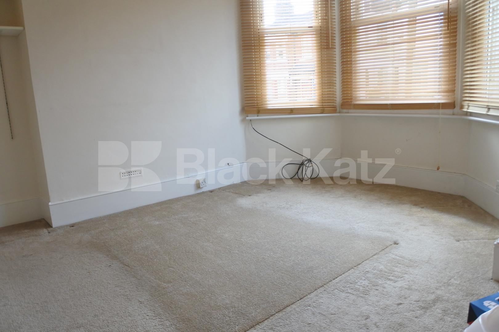 			Great Two Bed Property With Patio Garden !, 2 Bedroom, 1 bath, 1 reception Flat			 North View Road, Crouch End