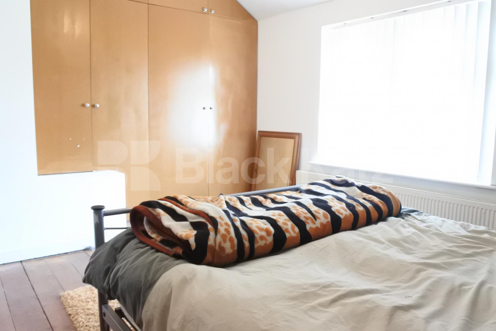 			November Special = No Admin Fees On This Property !, 3 Bedroom, 1 bath, 1 reception House			 Nightingale Lane, Crouch End