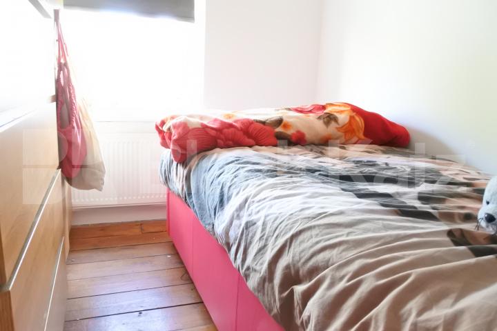 			November Special = No Admin Fees On This Property !, 3 Bedroom, 1 bath, 1 reception House			 Nightingale Lane, Crouch End