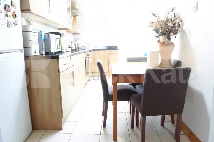 			November Special = No Admin Fees On This Property !, 3 Bedroom, 1 bath, 1 reception House			 Nightingale Lane, Crouch End