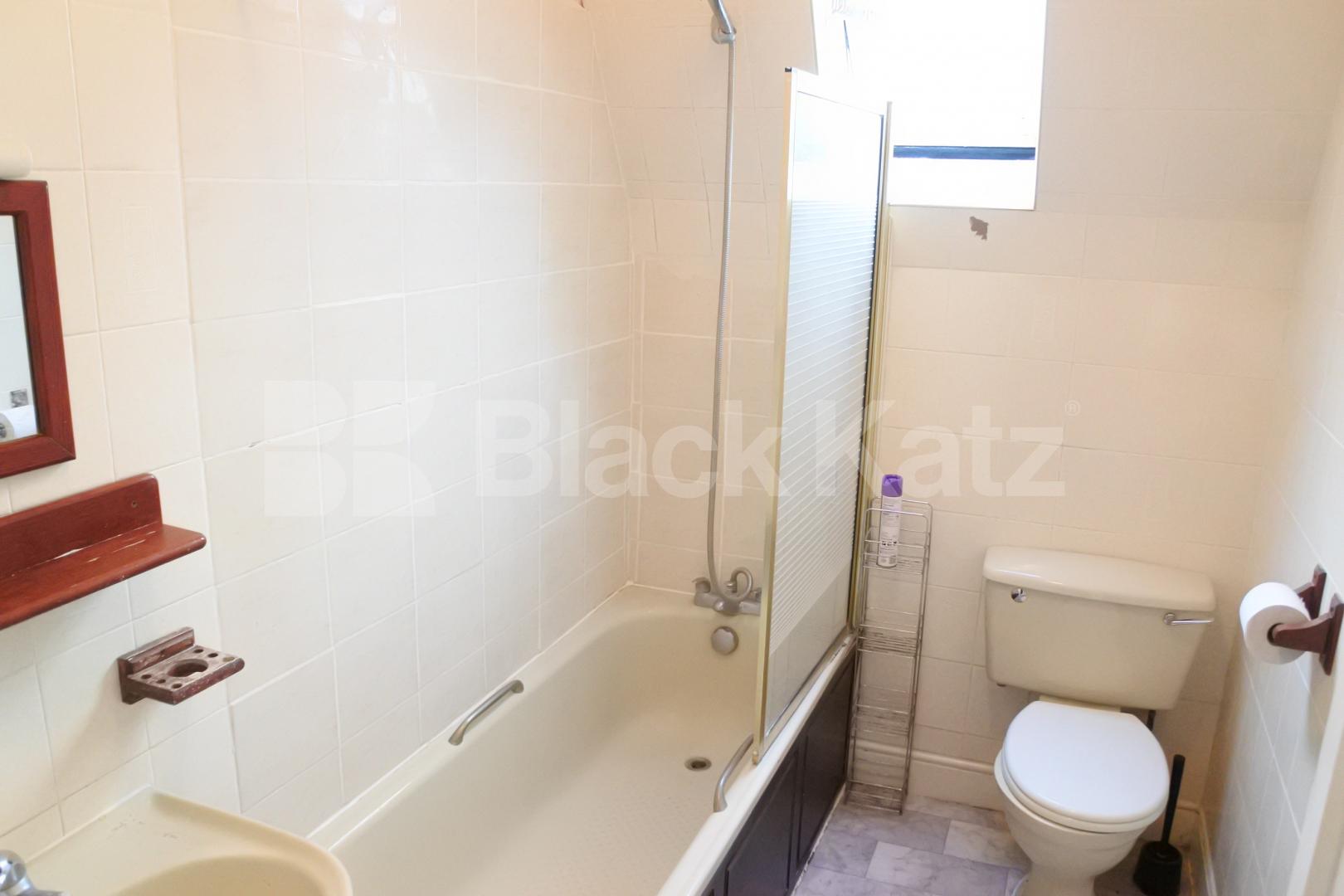 			NEW INSTRUCTION!, 3 Bedroom, 1 bath, 1 reception Flat			 Kings Avenue, Muswell Hill