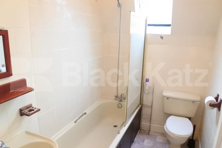 			NEW INSTRUCTION!, 3 Bedroom, 1 bath, 1 reception Flat			 Kings Avenue, Muswell Hill