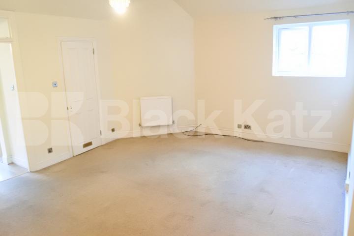 			NEW INSTRUCTION!, 3 Bedroom, 1 bath, 1 reception Flat			 Kings Avenue, Muswell Hill