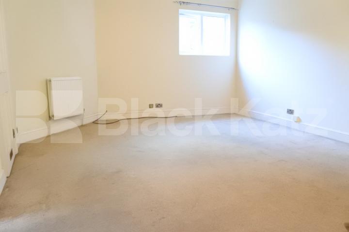 			NEW INSTRUCTION!, 3 Bedroom, 1 bath, 1 reception Flat			 Kings Avenue, Muswell Hill