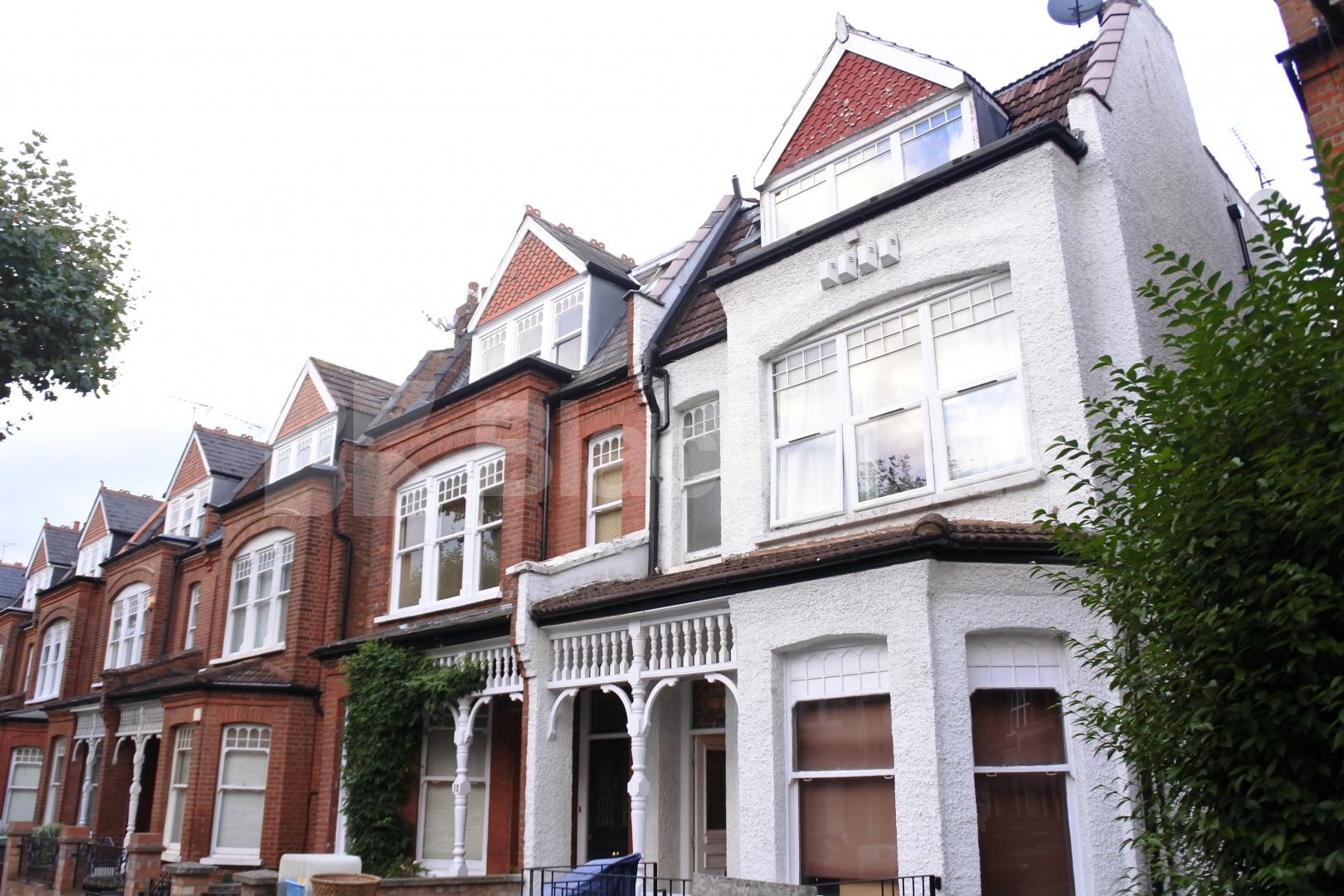 			NEW INSTRUCTION!, 3 Bedroom, 1 bath, 1 reception Flat			 Kings Avenue, Muswell Hill