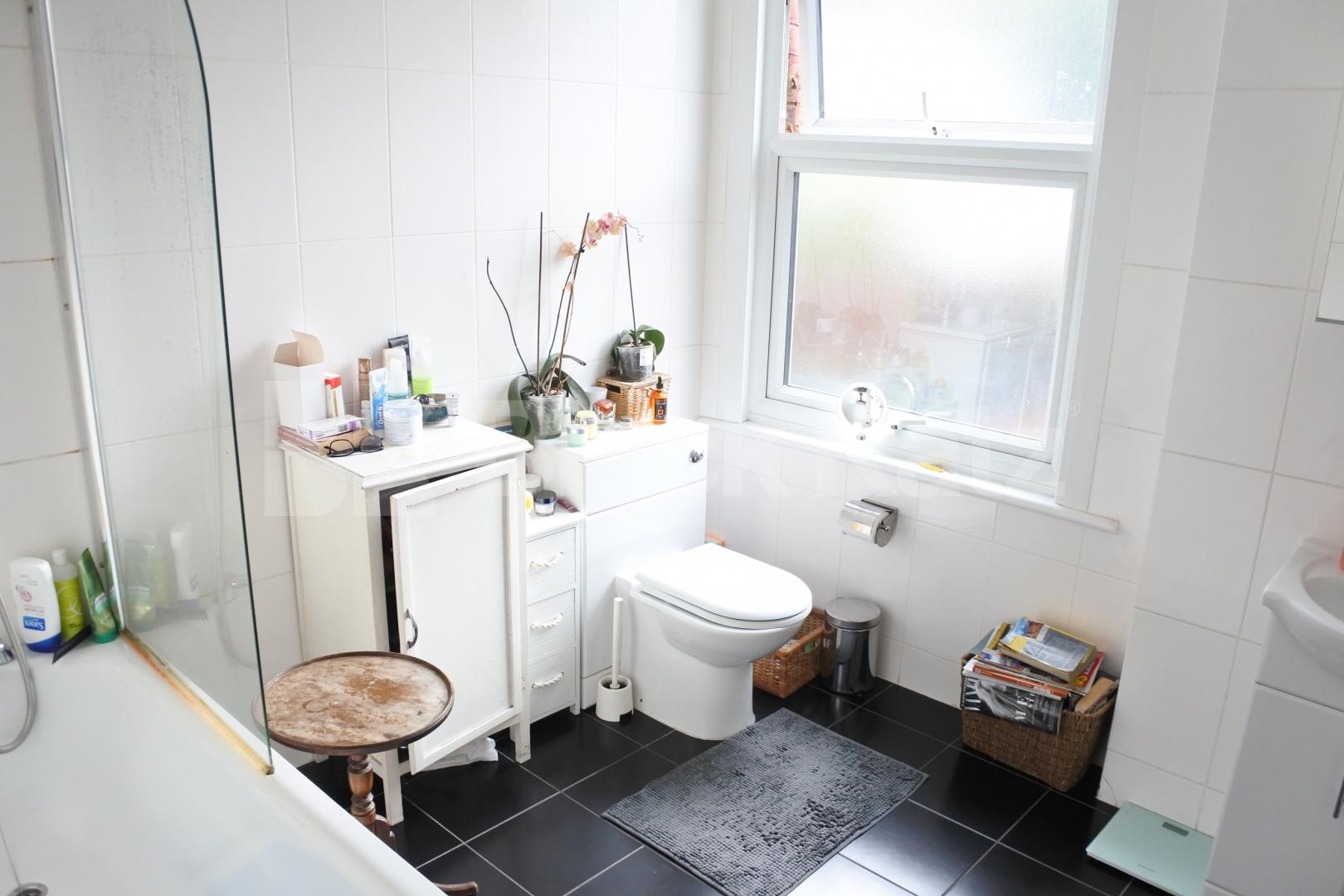 			Fortismere Catchement, 4 Bedroom, 1 bath, 1 reception House			 Greenham Road, MUSWELL HILL