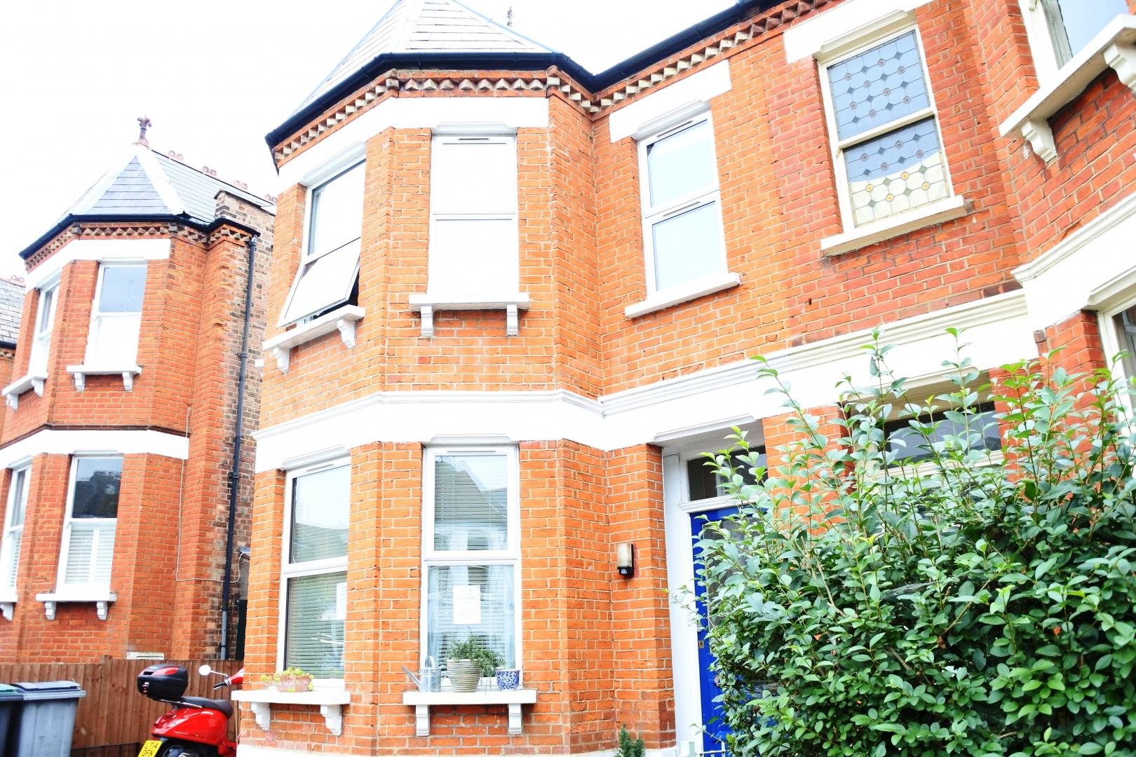 			Fortismere Catchement, 4 Bedroom, 1 bath, 1 reception House			 Greenham Road, MUSWELL HILL