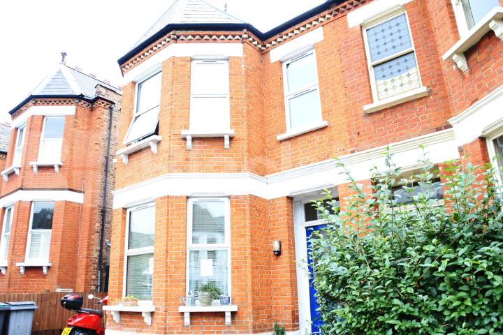 			Fortismere Catchement, 4 Bedroom, 1 bath, 1 reception House			 Greenham Road, MUSWELL HILL