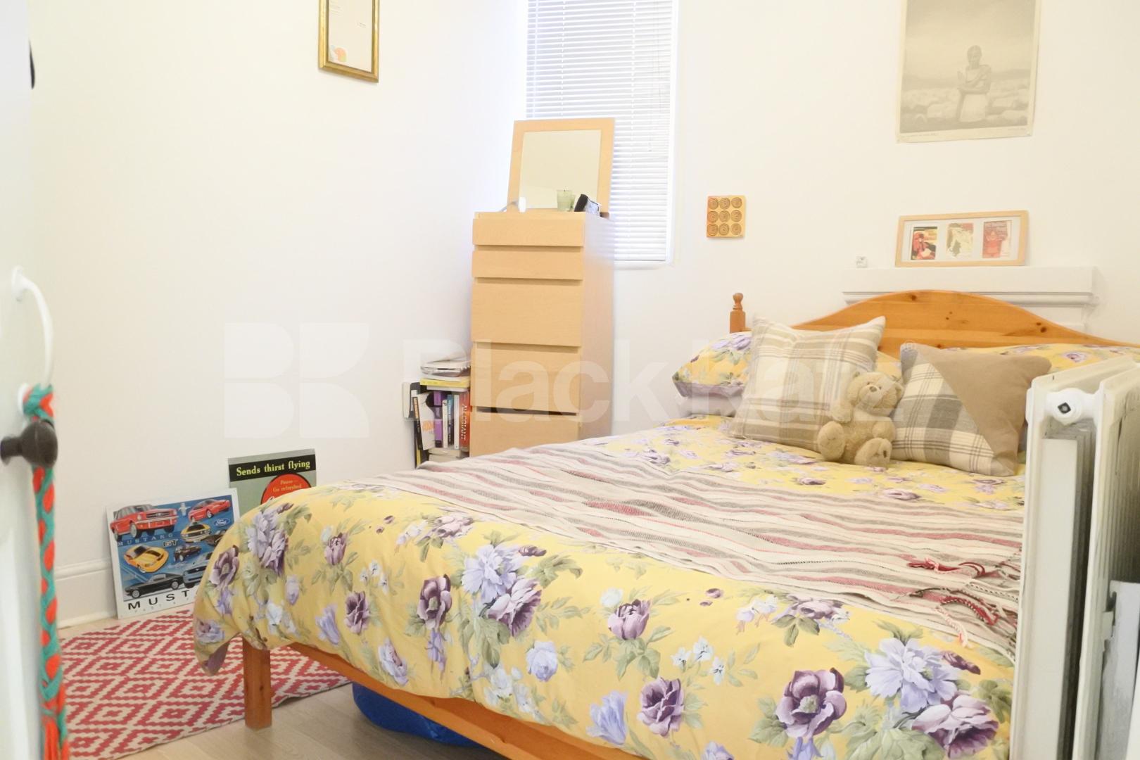 			Amazing Top Floor 2 Bed Property !, 2 Bedroom, 1 bath, 1 reception Flat			 Hillfield Park Mews, Muswell Hill