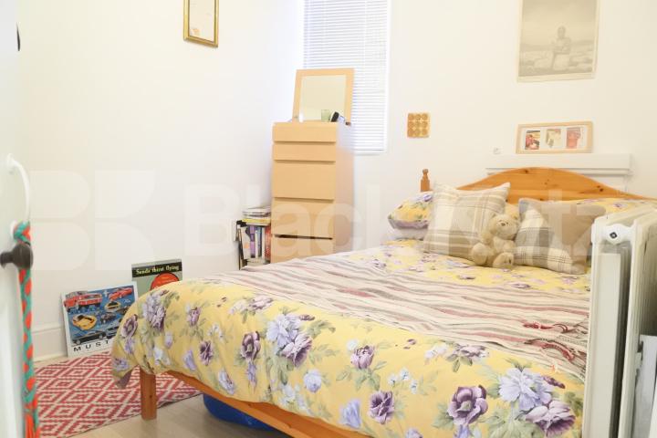 			Amazing Top Floor 2 Bed Property !, 2 Bedroom, 1 bath, 1 reception Flat			 Hillfield Park Mews, Muswell Hill