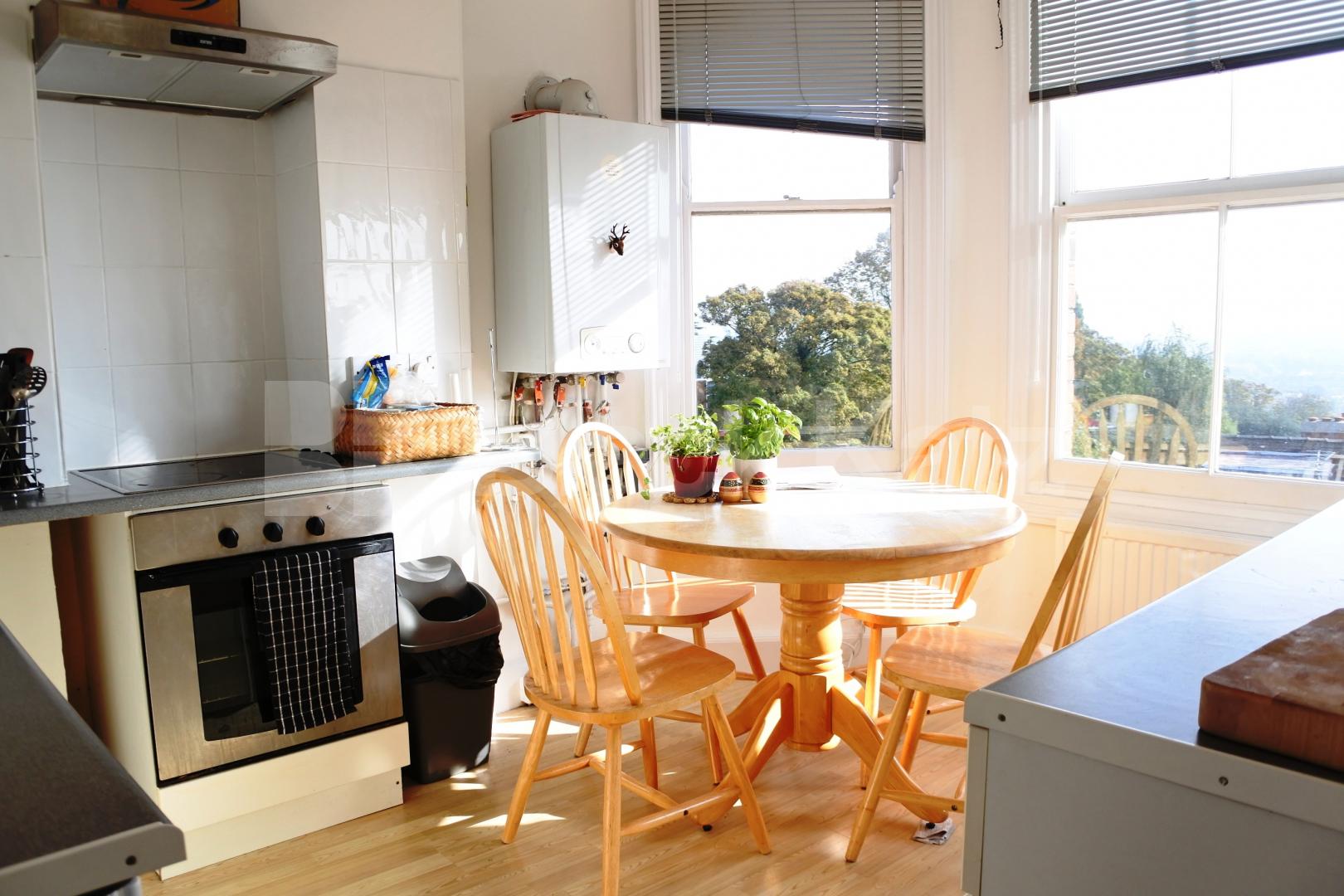 			Amazing Top Floor 2 Bed Property !, 2 Bedroom, 1 bath, 1 reception Flat			 Hillfield Park Mews, Muswell Hill